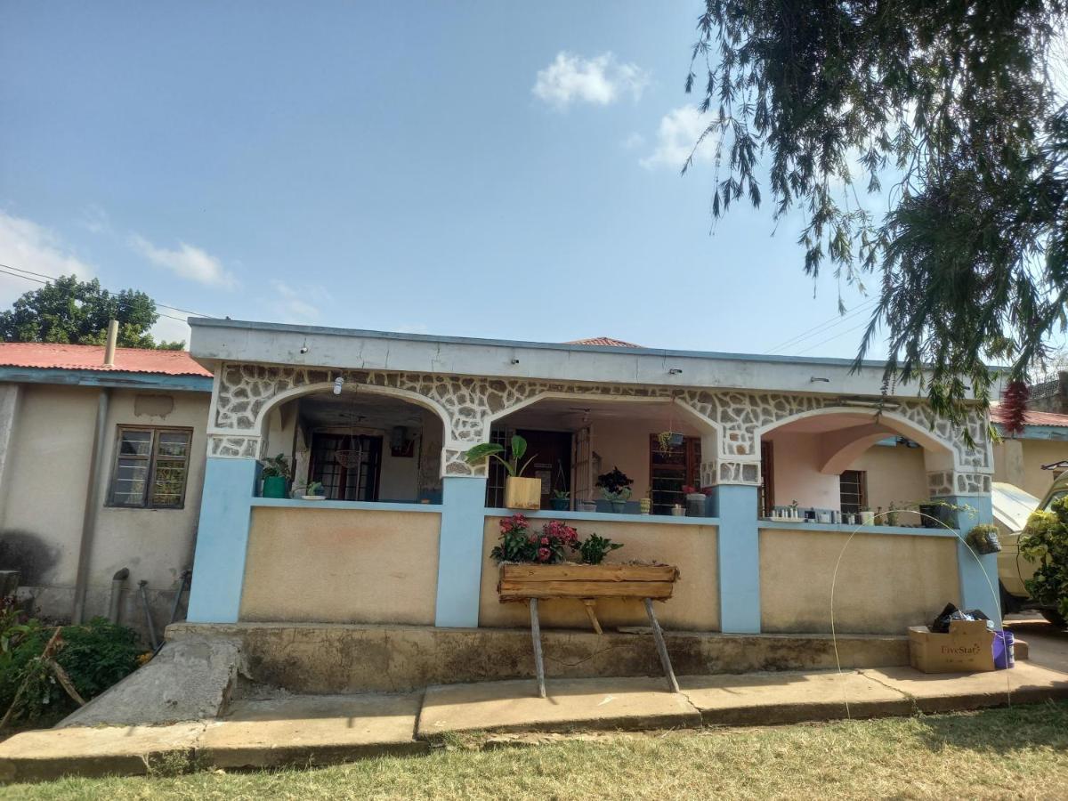 Emmy'S Backpackers Hostel Iringa Bagian luar foto