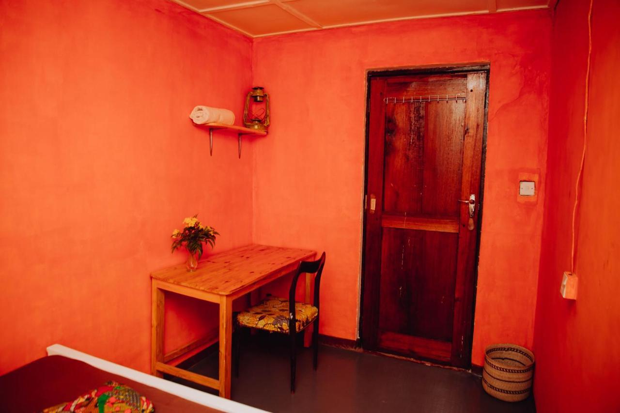 Emmy'S Backpackers Hostel Iringa Bagian luar foto
